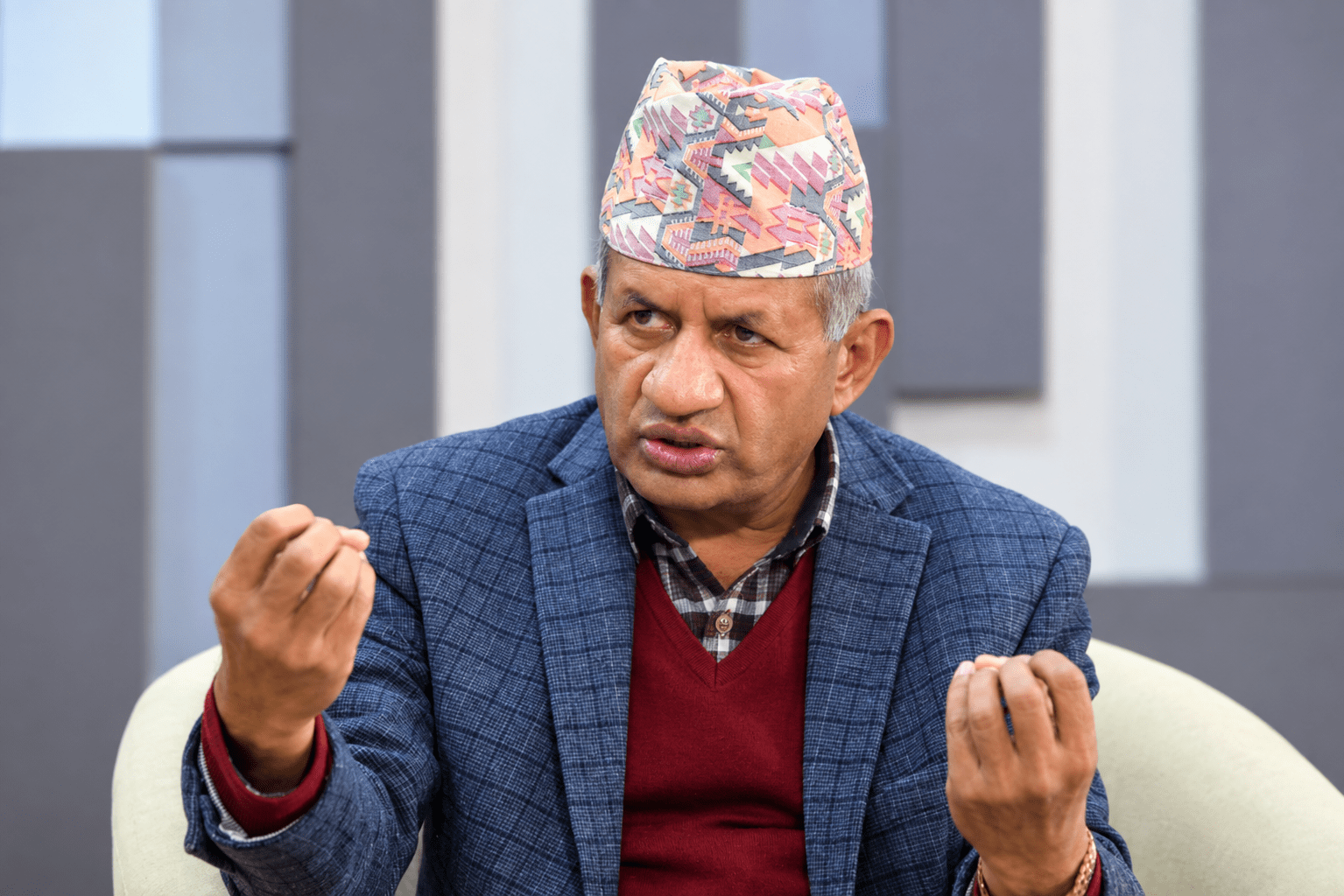 नेतृत्व परिवर्तन अस्वीकार गर्दै प्रदीप ज्ञवालीको छुट्टै प्रतिवेदन